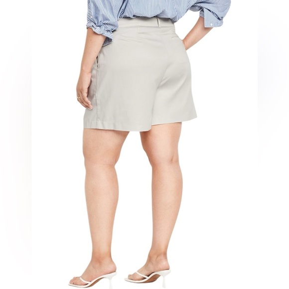 Old Navy Extra High-Waisted Taylor
Trouser Shorts 5-inch inseam Size 3X New - Picture 8 of 13